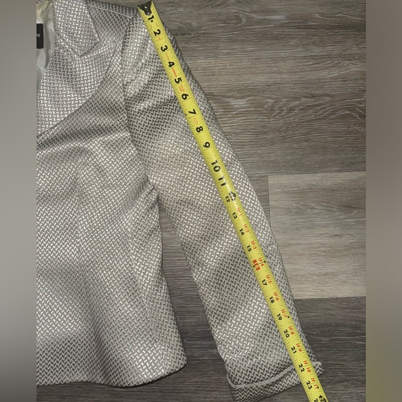 Giorgio Armani Women’s Gray Blazer - Picture 10 of 11